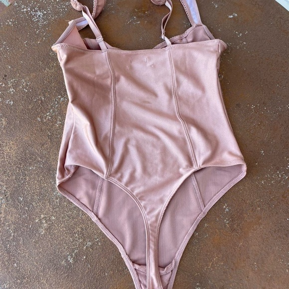 Our from under Pink corset bodysuit sz m - Picture 3 of 4